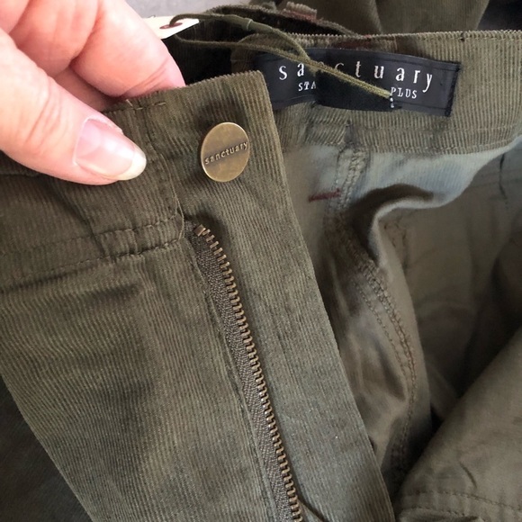 Sanctuary Corduroy Cargo Pants Green NWT - Picture 4 of 15